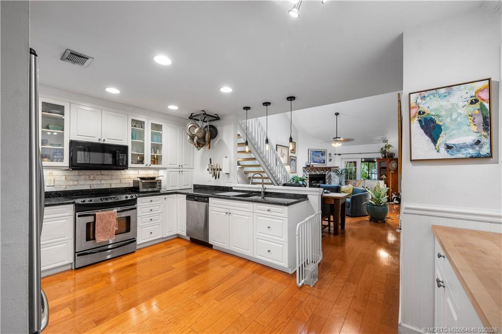 3293 NE Holly Creek Drive