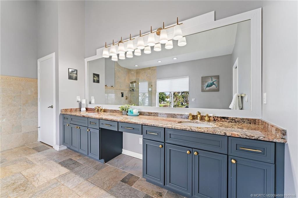 2318 NW Bay Colony Ct