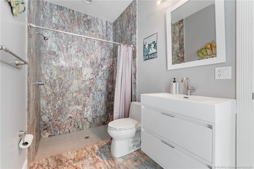 2318 NW Bay Colony Ct