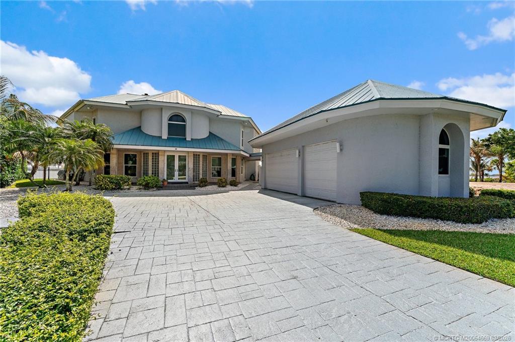 2318 NW Bay Colony Ct