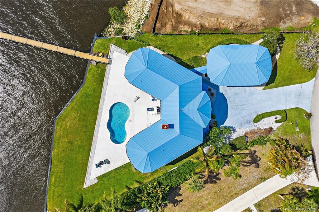 2318 NW Bay Colony Ct