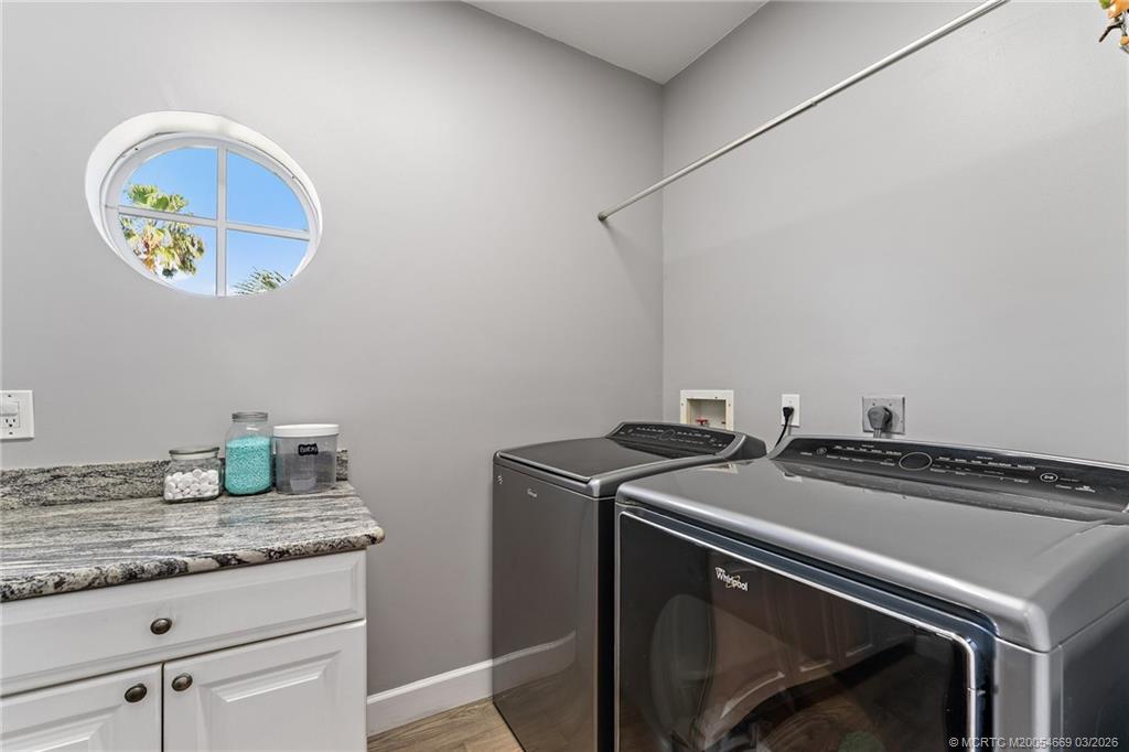 2318 NW Bay Colony Ct