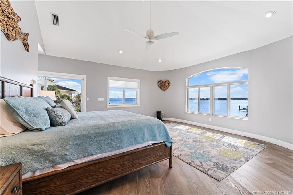 2318 NW Bay Colony Ct