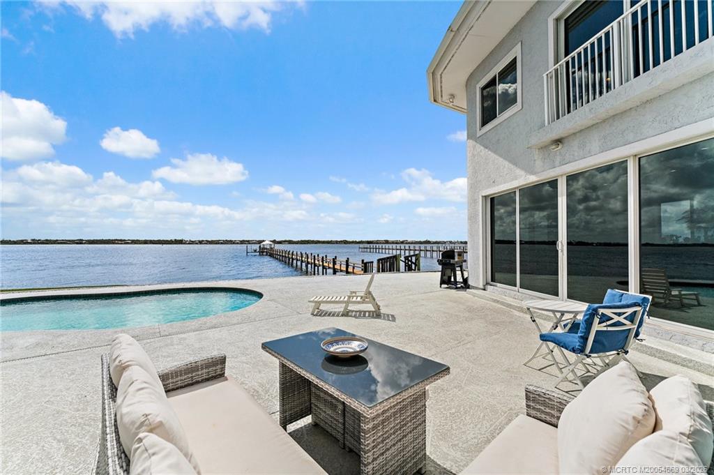 2318 NW Bay Colony Ct