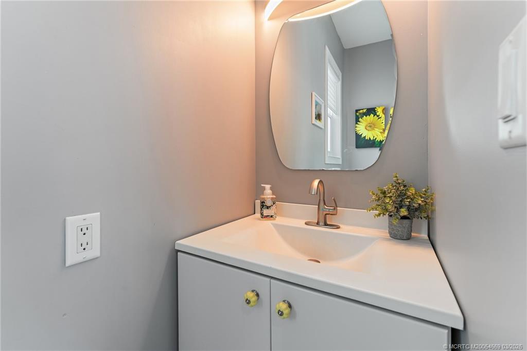 2318 NW Bay Colony Ct