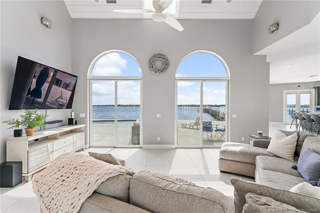 2318 NW Bay Colony Ct