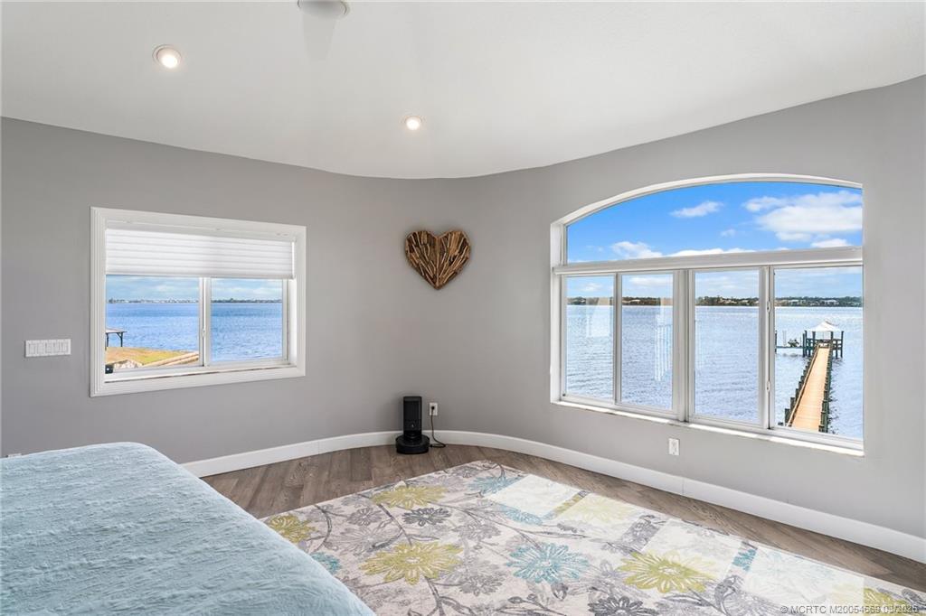 2318 NW Bay Colony Ct