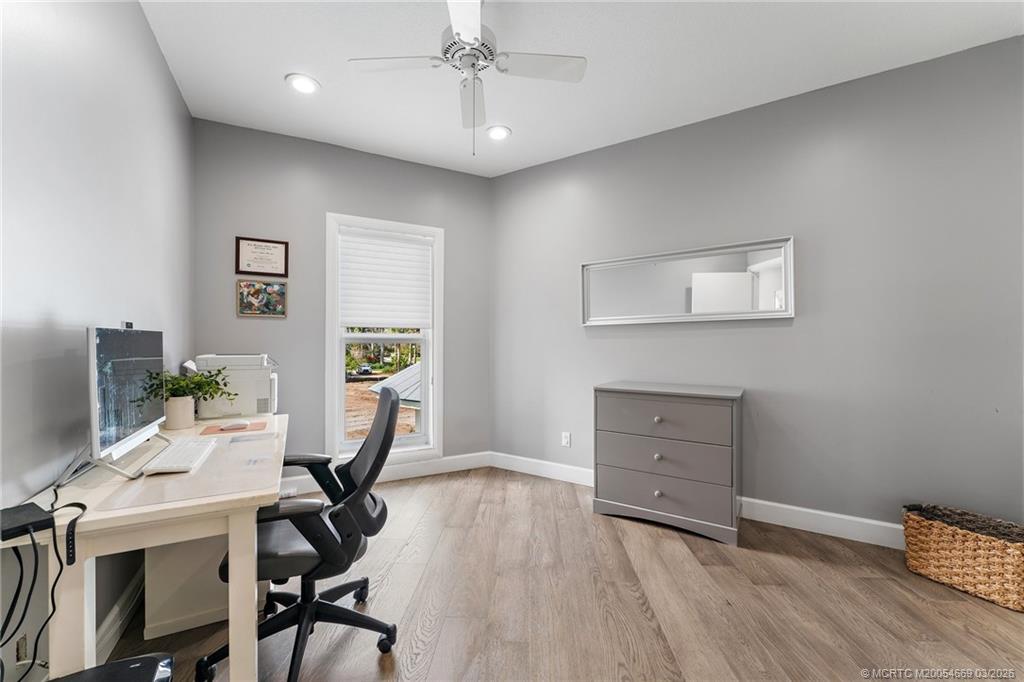 2318 NW Bay Colony Ct