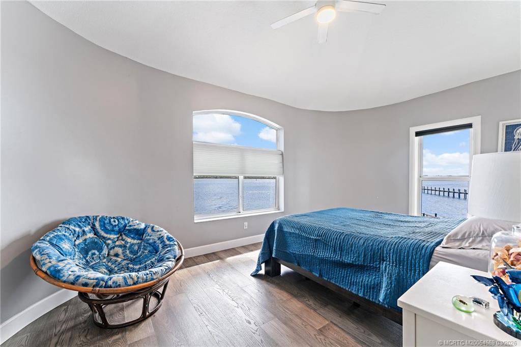 2318 NW Bay Colony Ct