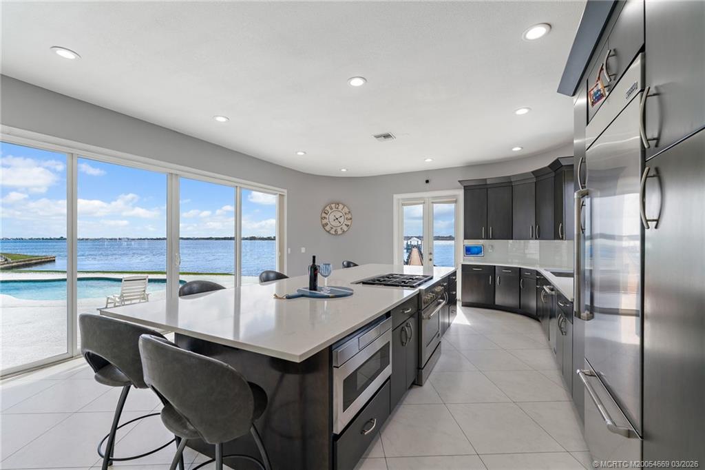 2318 NW Bay Colony Ct