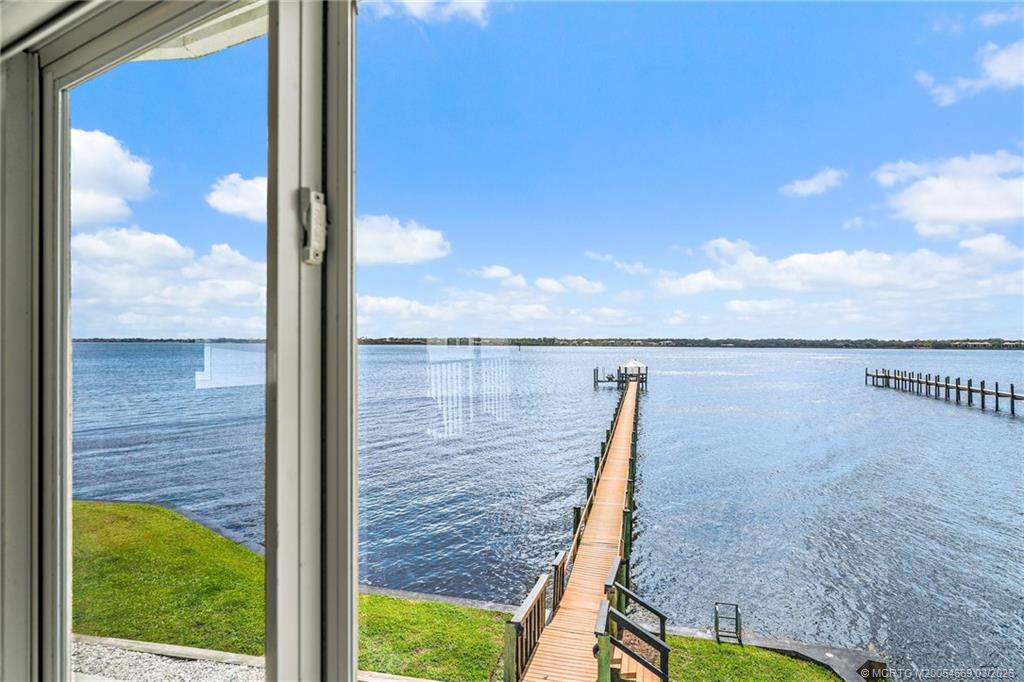 2318 NW Bay Colony Ct