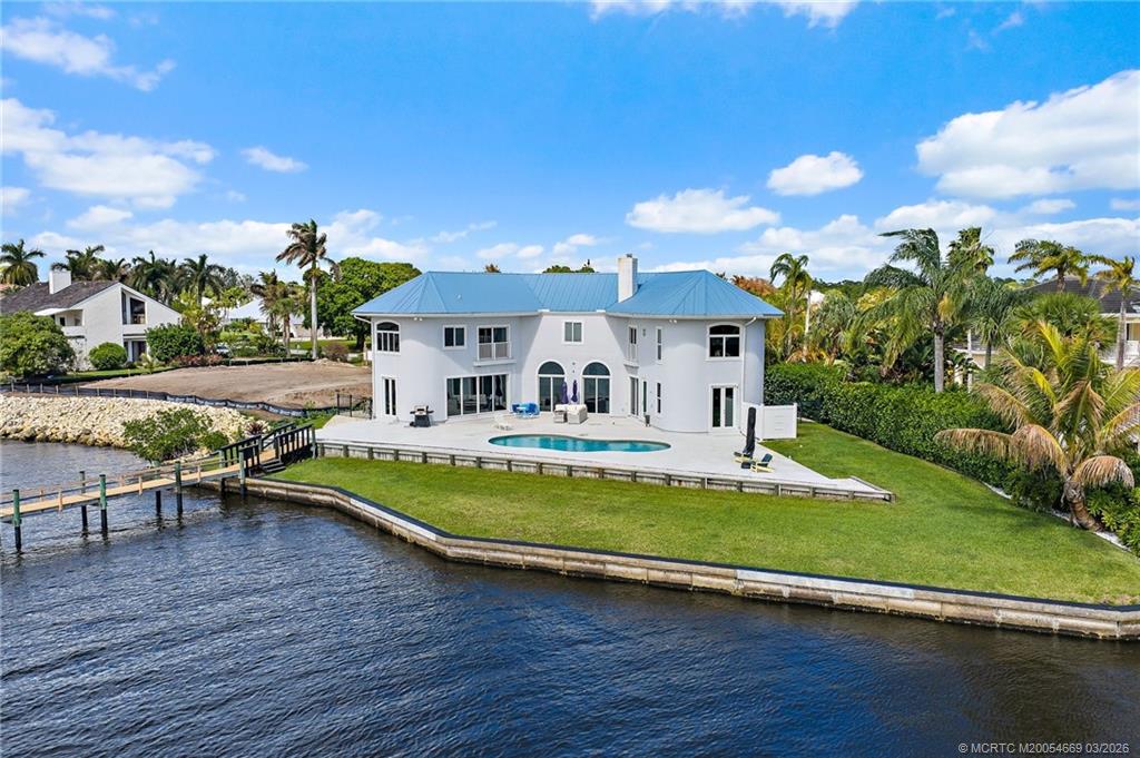 2318 NW Bay Colony Ct