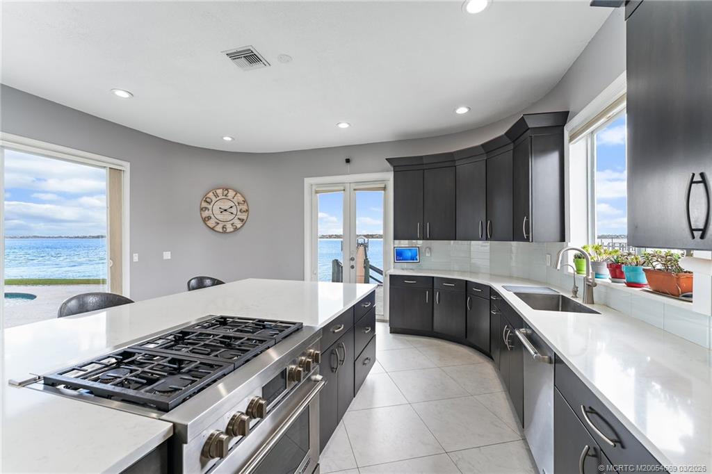 2318 NW Bay Colony Ct