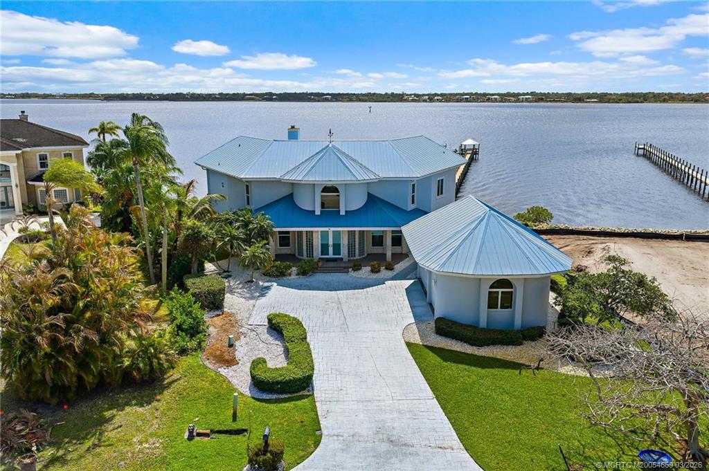 2318 NW Bay Colony Ct