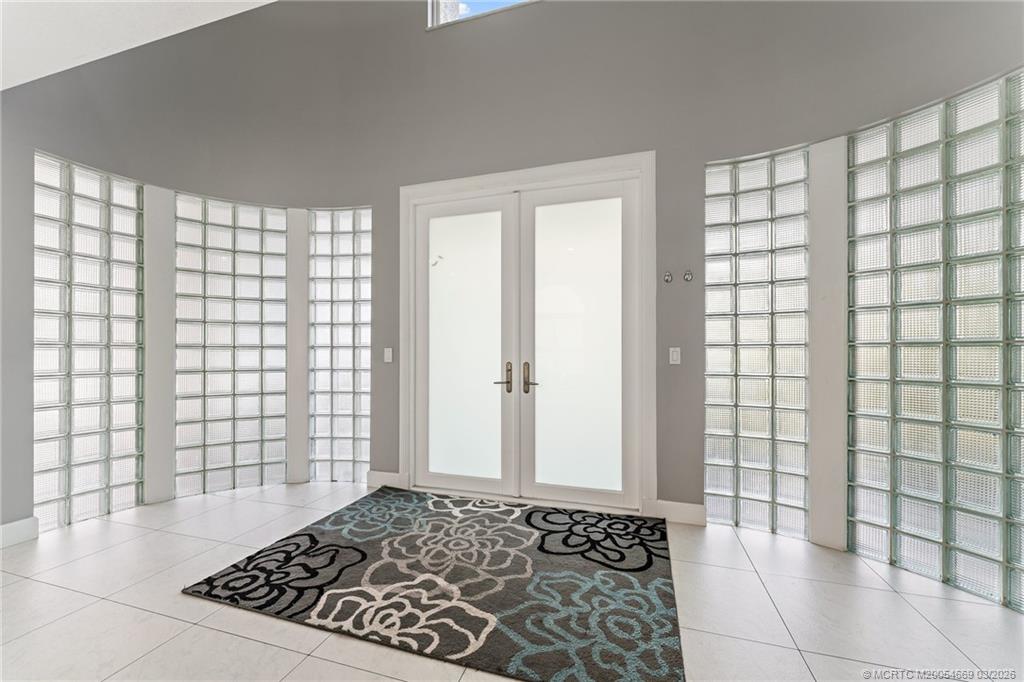 2318 NW Bay Colony Ct