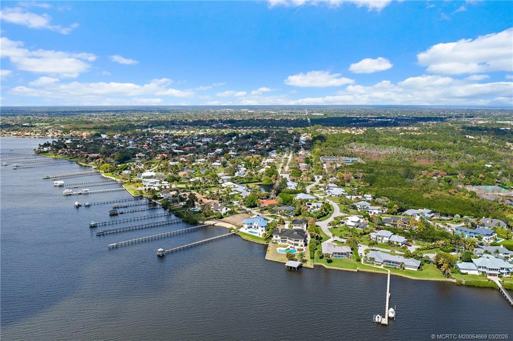 2318 NW Bay Colony Ct