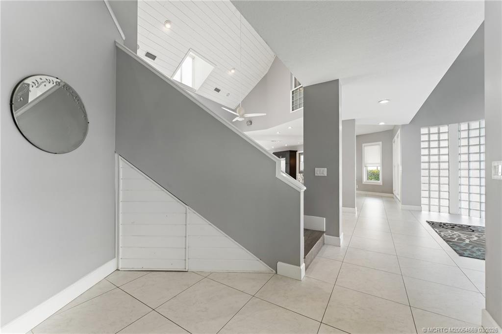 2318 NW Bay Colony Ct