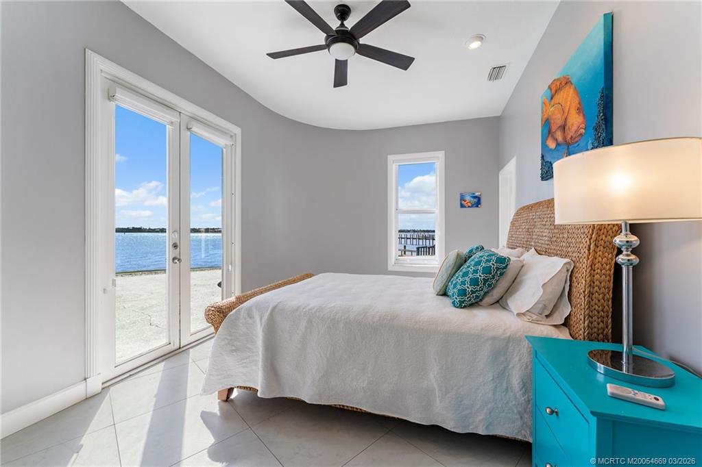 2318 NW Bay Colony Ct