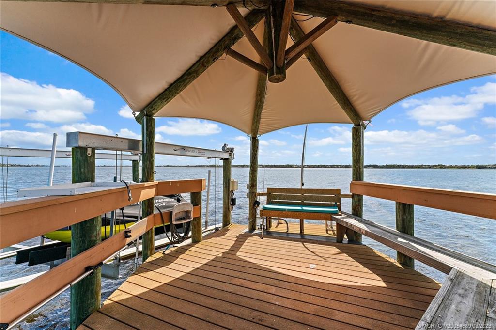 2318 NW Bay Colony Ct