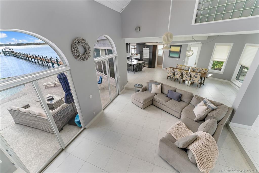 2318 NW Bay Colony Ct