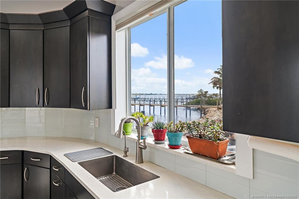 2318 NW Bay Colony Ct