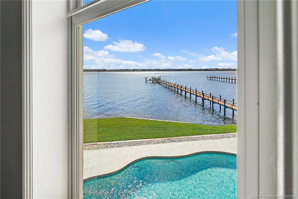 2318 NW Bay Colony Ct