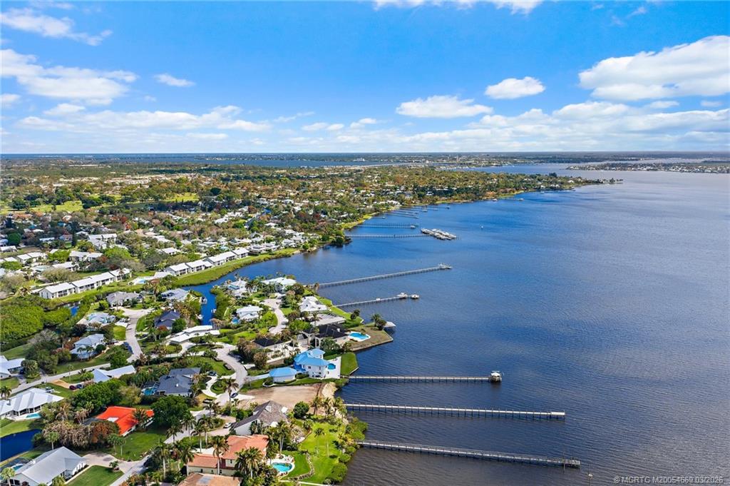 2318 NW Bay Colony Ct