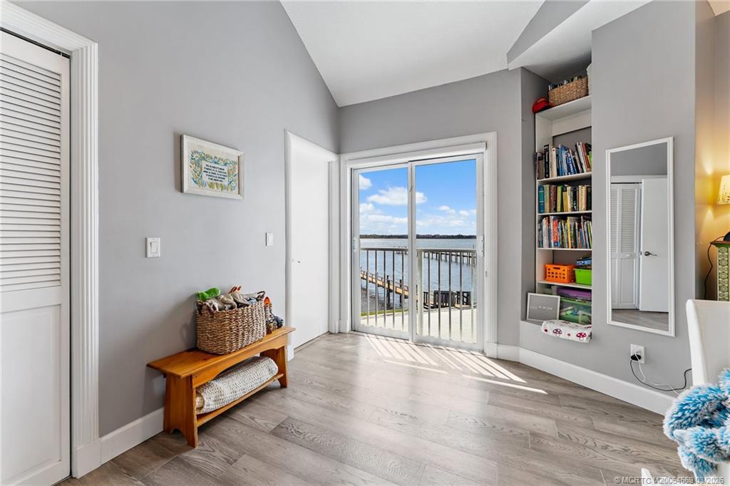 2318 NW Bay Colony Ct