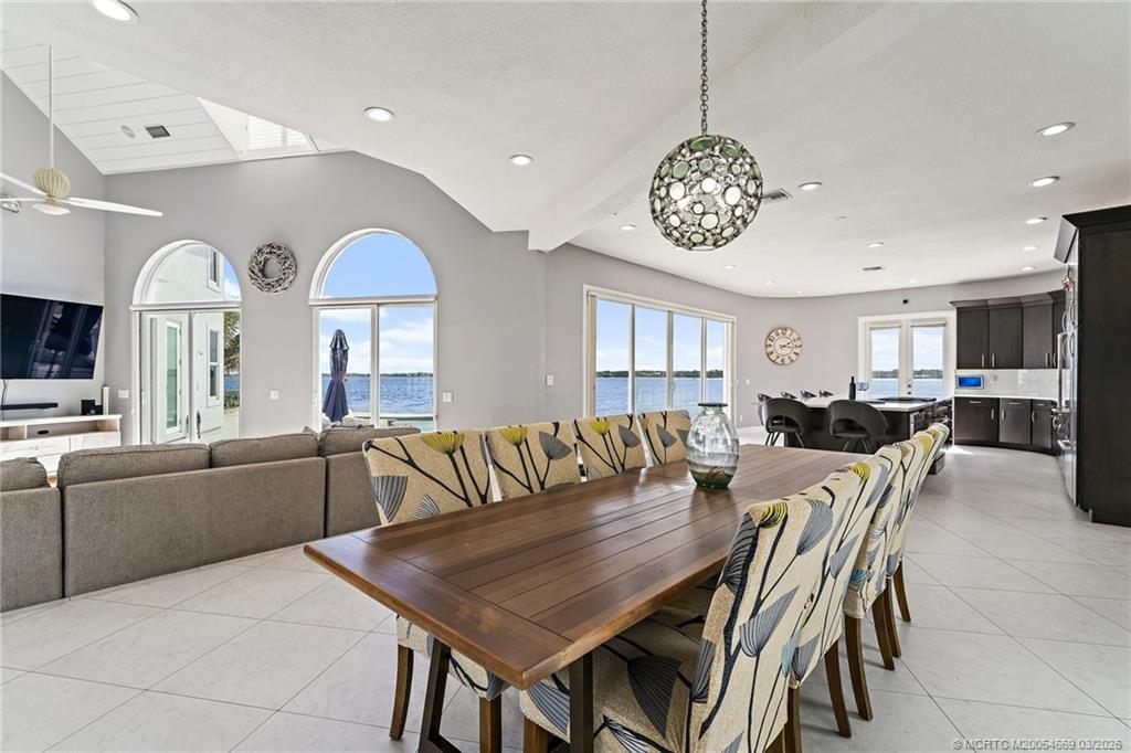 2318 NW Bay Colony Ct