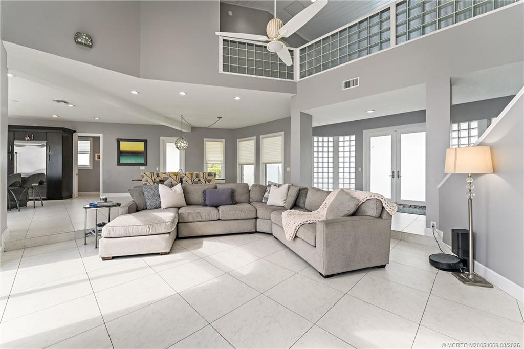 2318 NW Bay Colony Ct