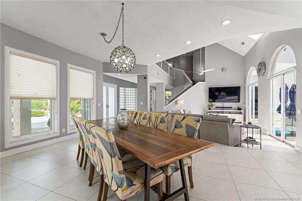 2318 NW Bay Colony Ct