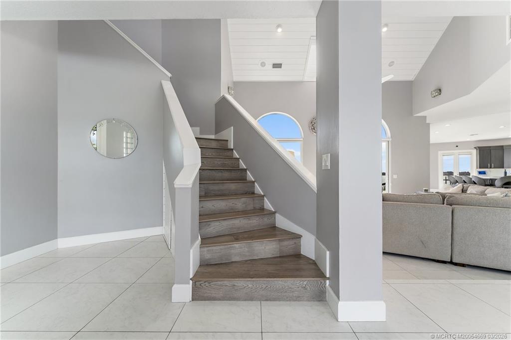 2318 NW Bay Colony Ct