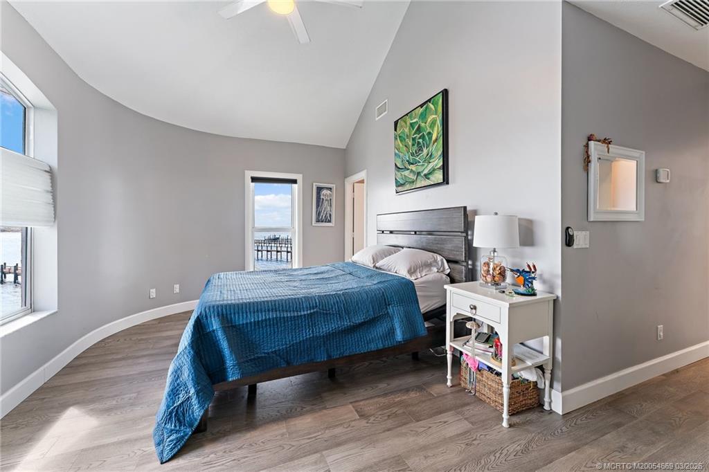 2318 NW Bay Colony Ct