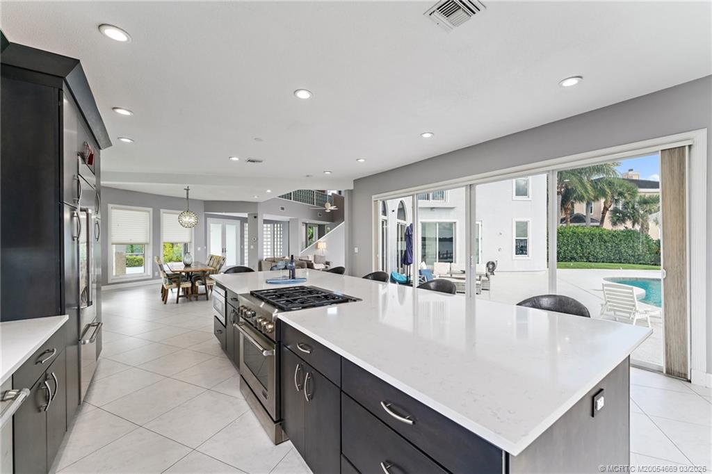 2318 NW Bay Colony Ct