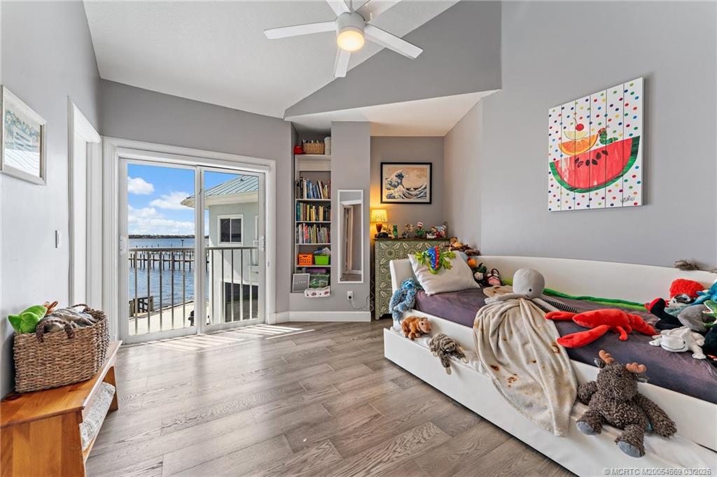 2318 NW Bay Colony Ct