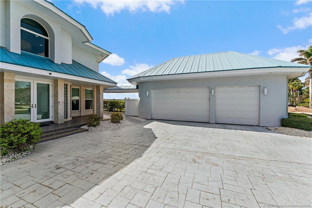 2318 NW Bay Colony Ct