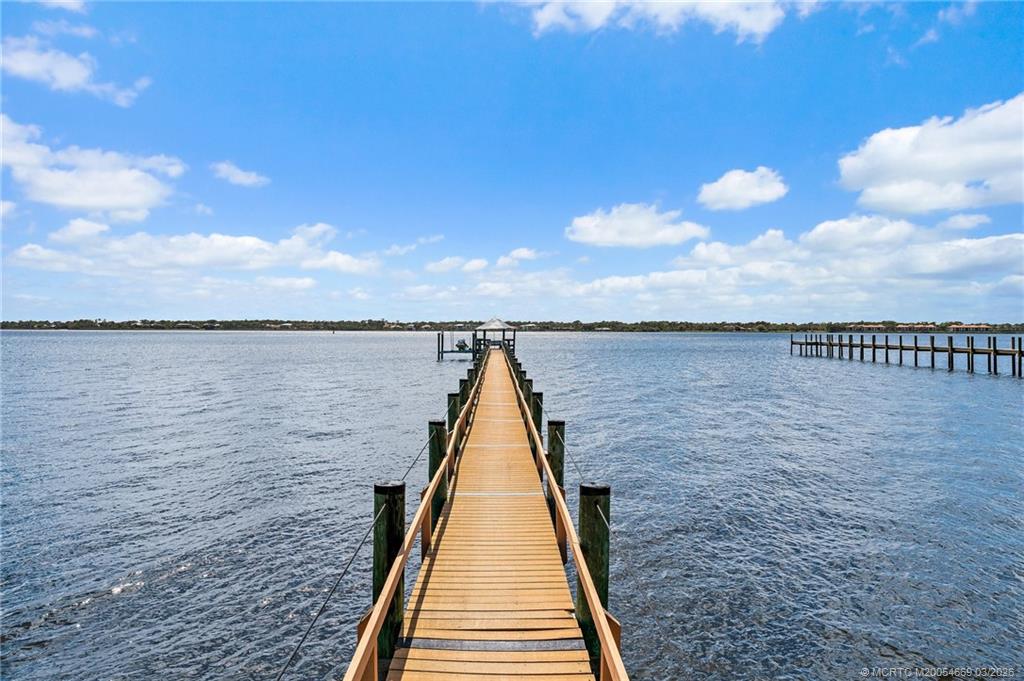 2318 NW Bay Colony Ct