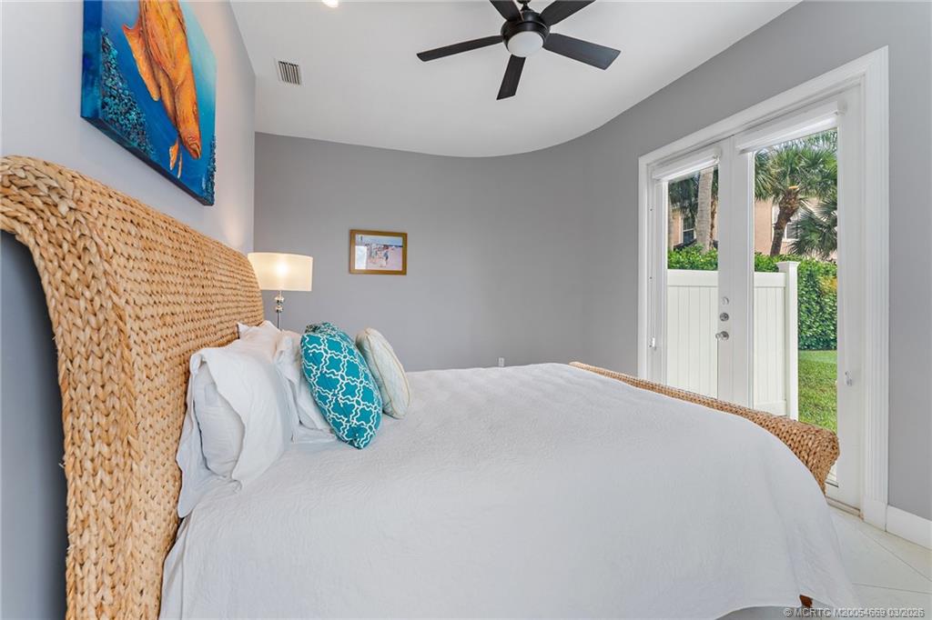 2318 NW Bay Colony Ct