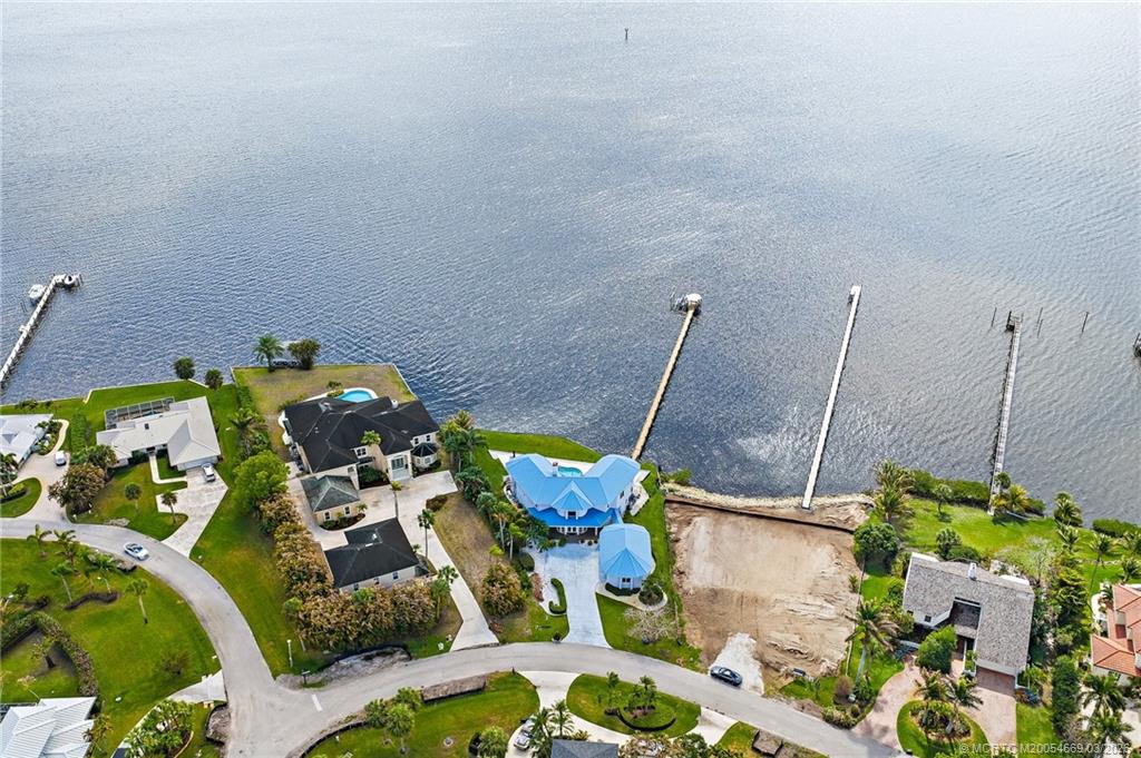 2318 NW Bay Colony Ct