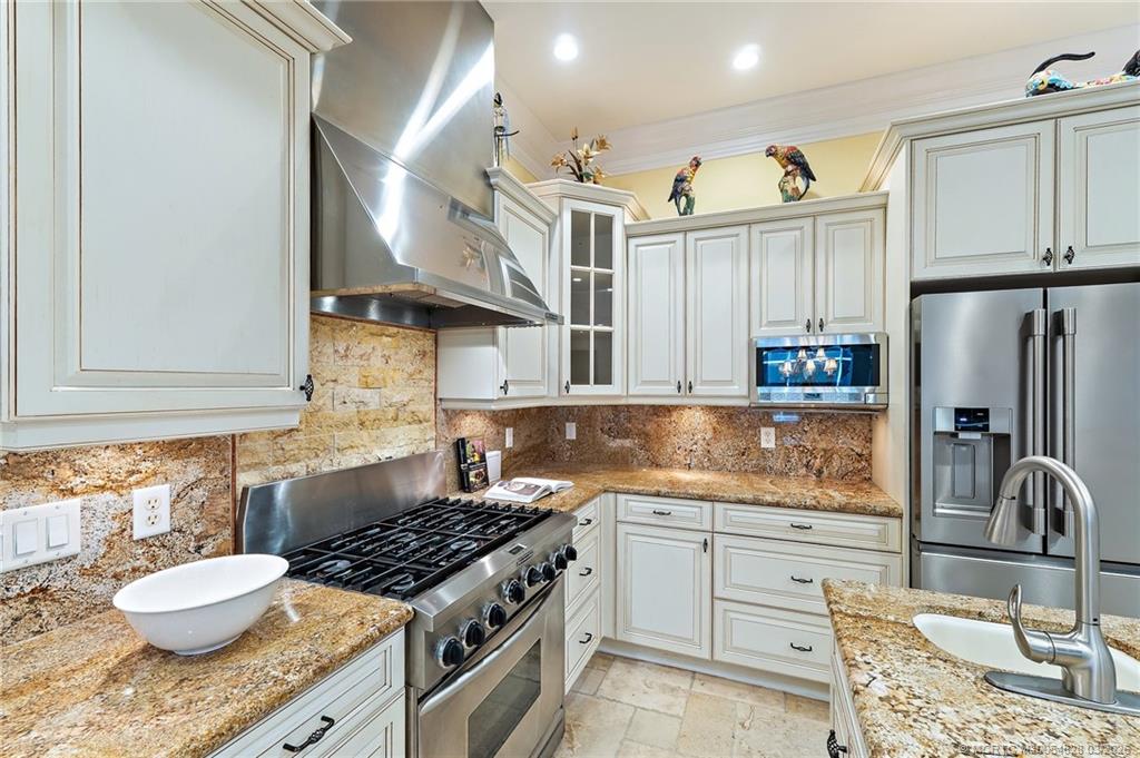 540 SE Saint Lucie Blvd