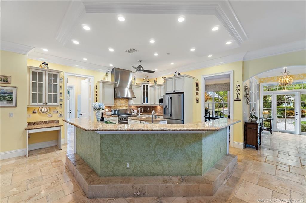 540 SE Saint Lucie Blvd