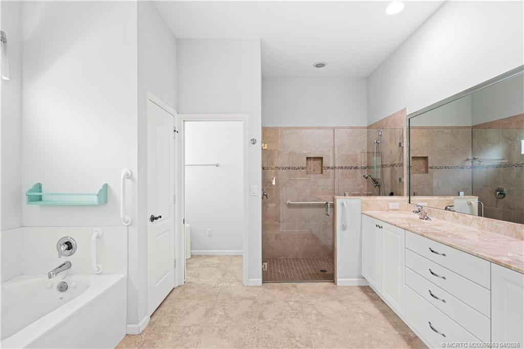 1661 NW Old Oak Terrace