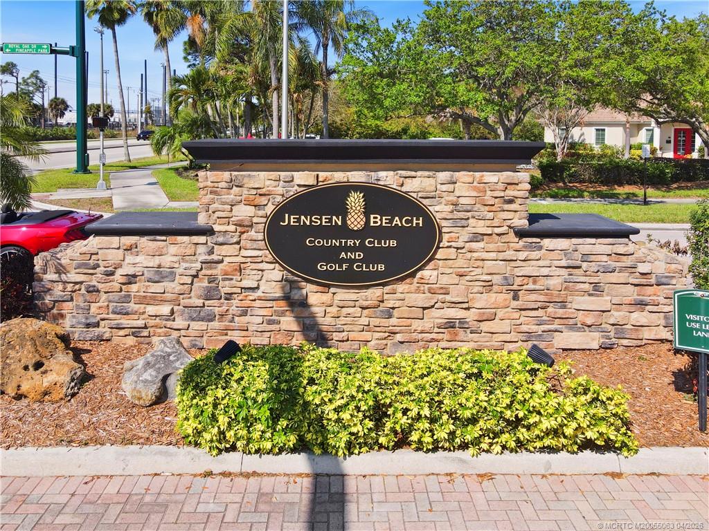 1661 NW Old Oak Terrace