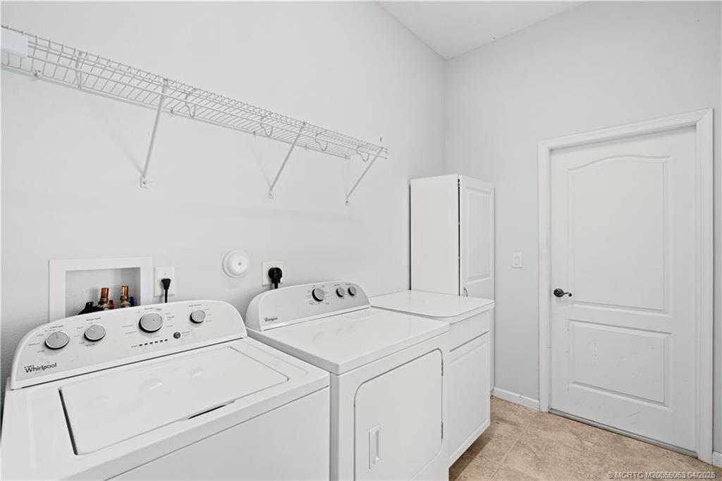 1661 NW Old Oak Terrace