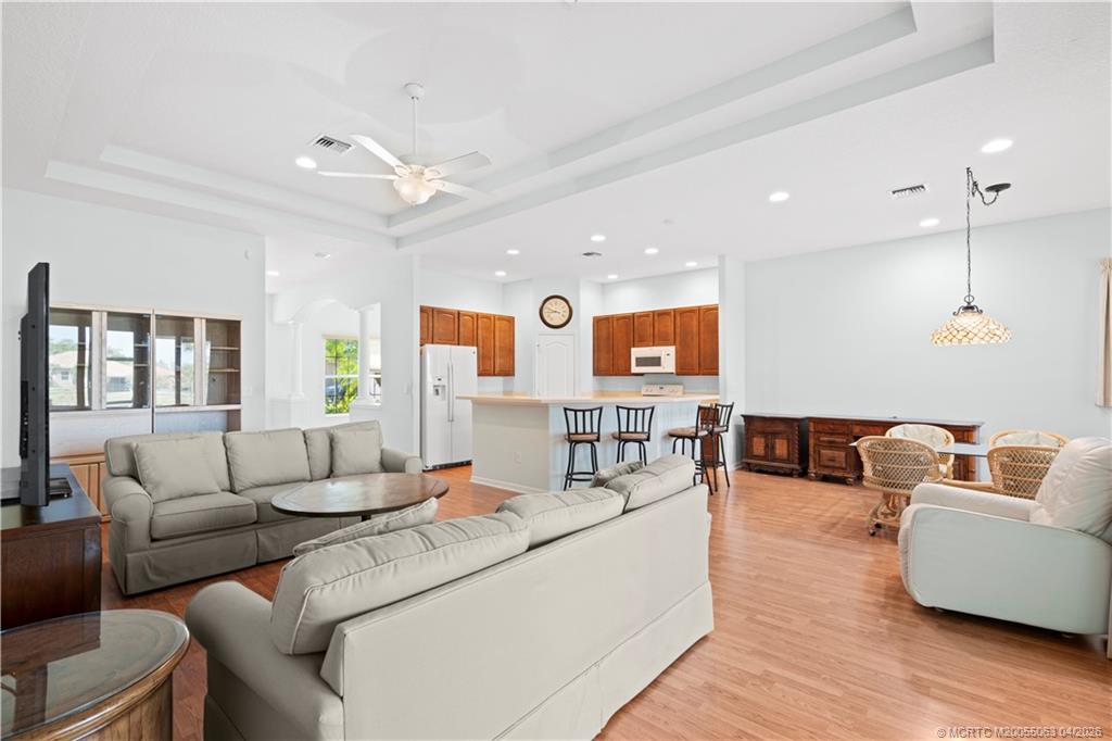 1661 NW Old Oak Terrace