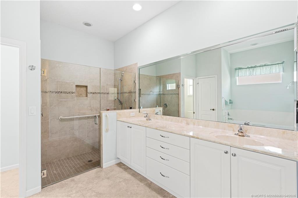 1661 NW Old Oak Terrace