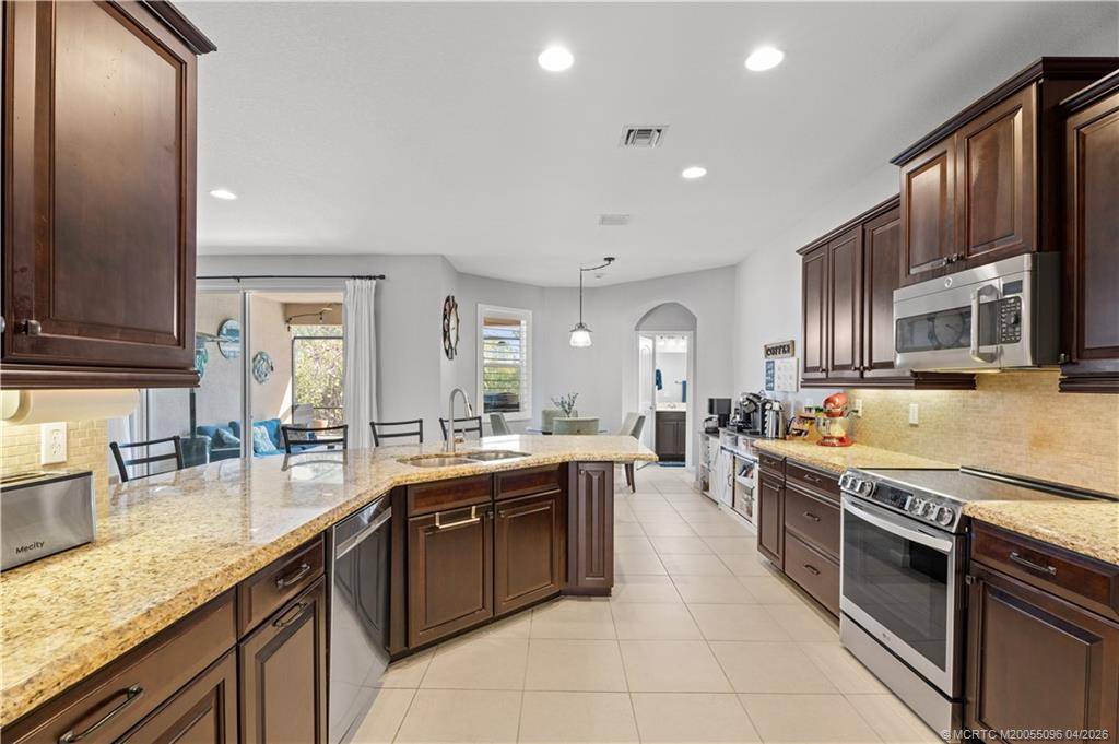445 NW Sunflower Place