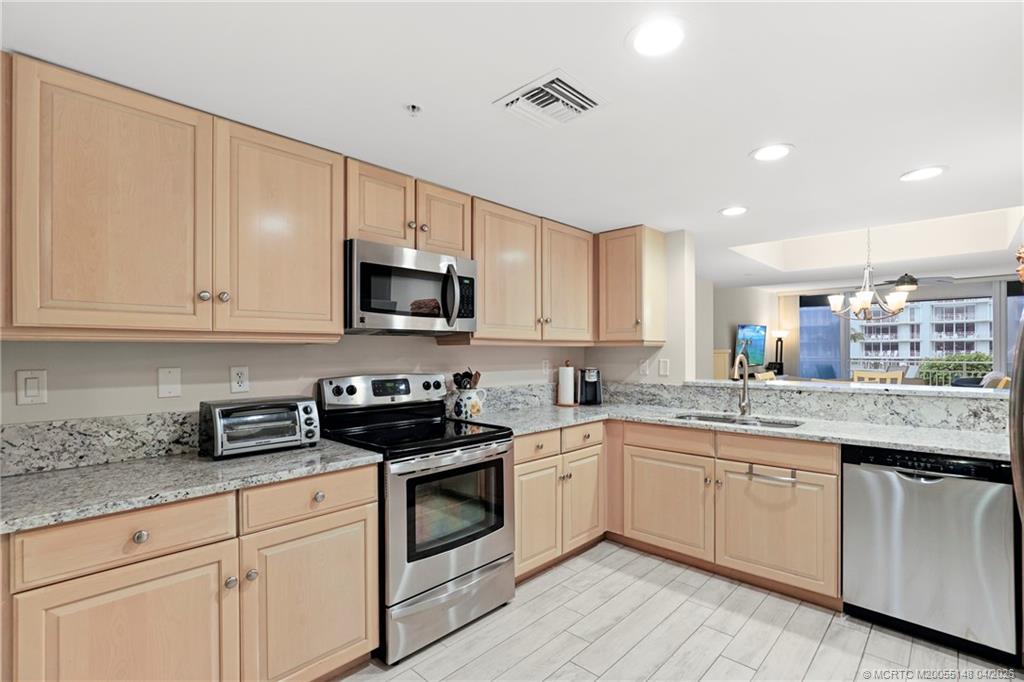 579 NE Plantation Road N-107
