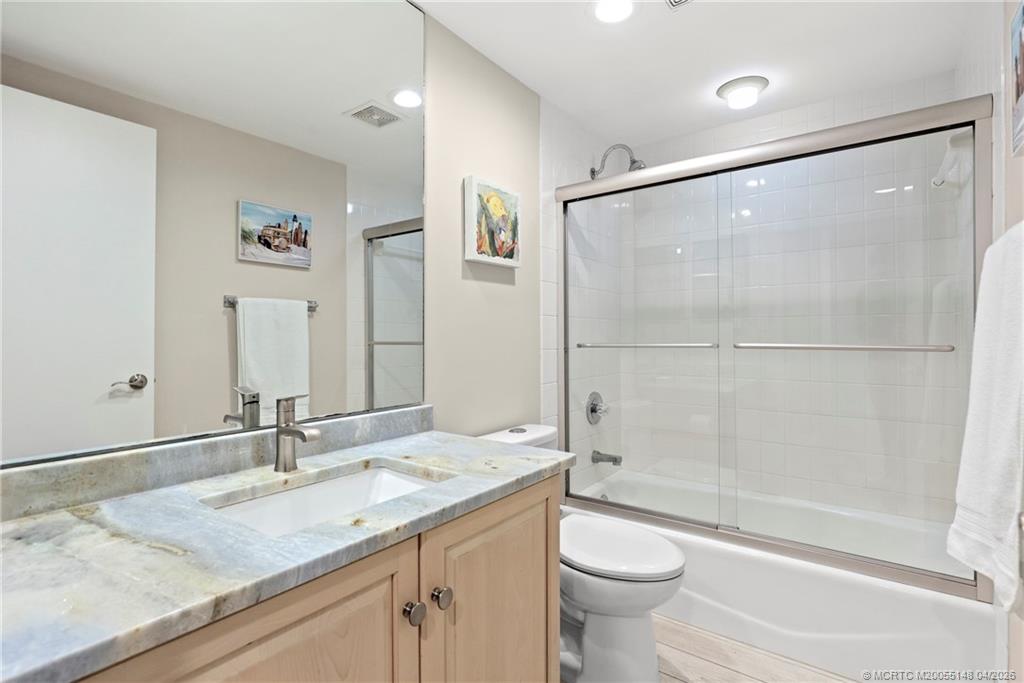 579 NE Plantation Road N-107