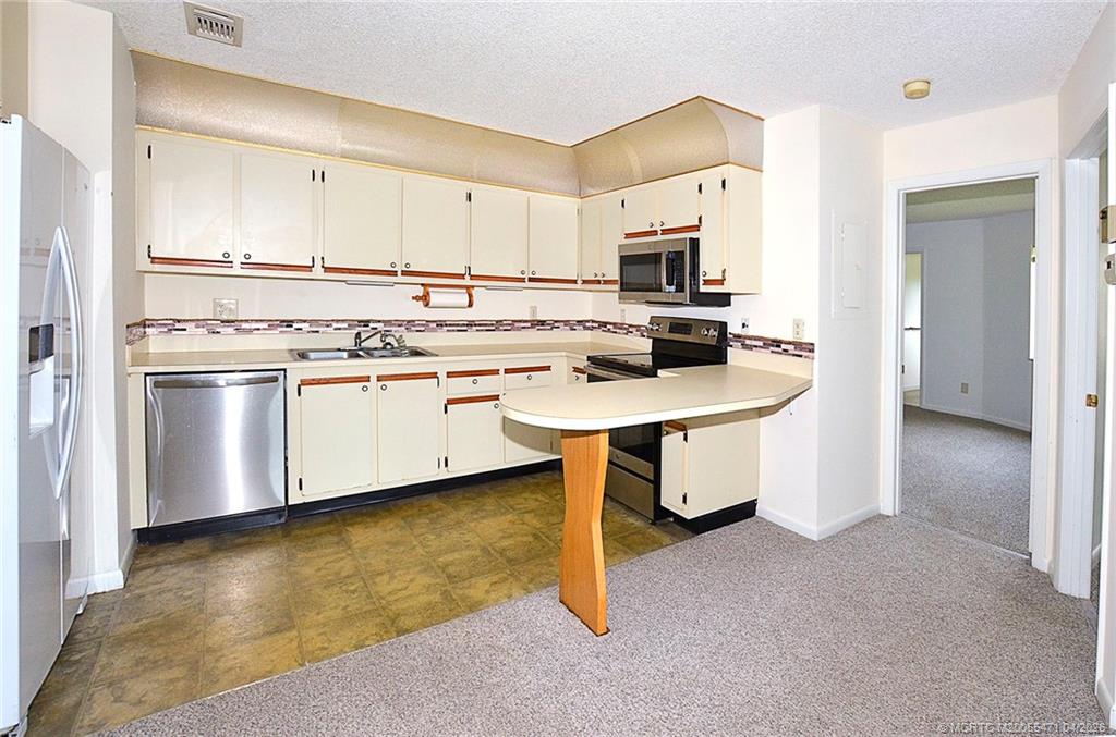 1999 NE Collins Circle 3-80